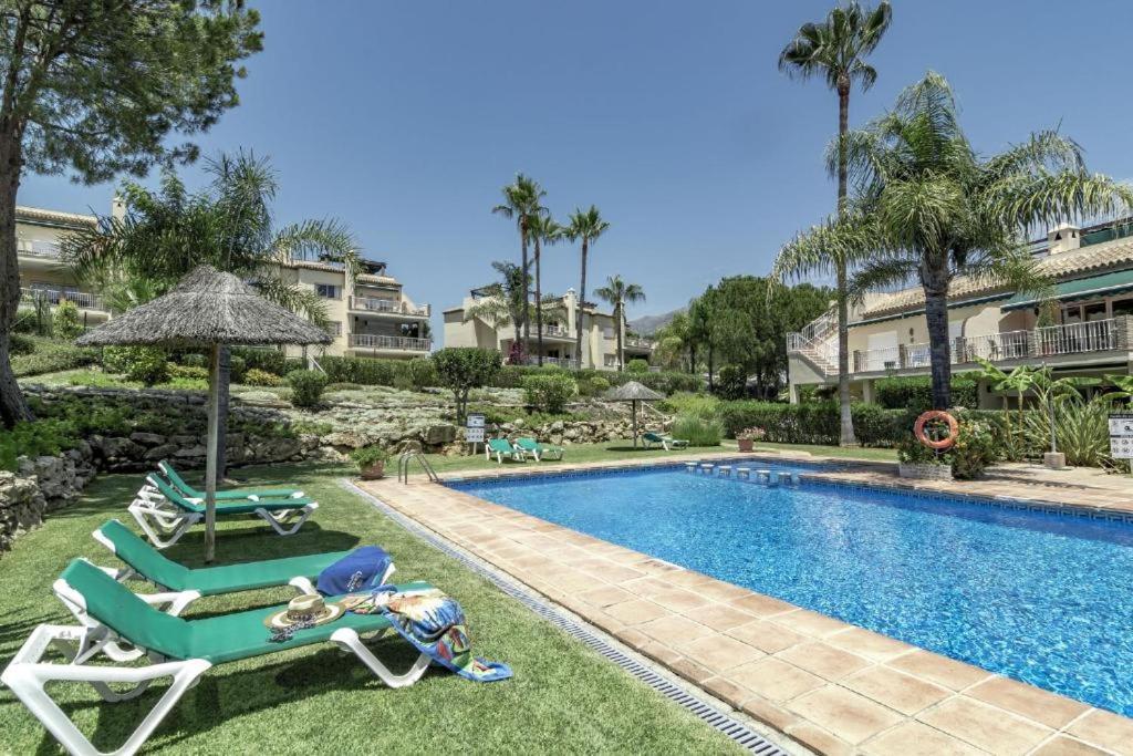 Apartemen Penthouse Rooftop Terrace 3bed Pool Family Only *